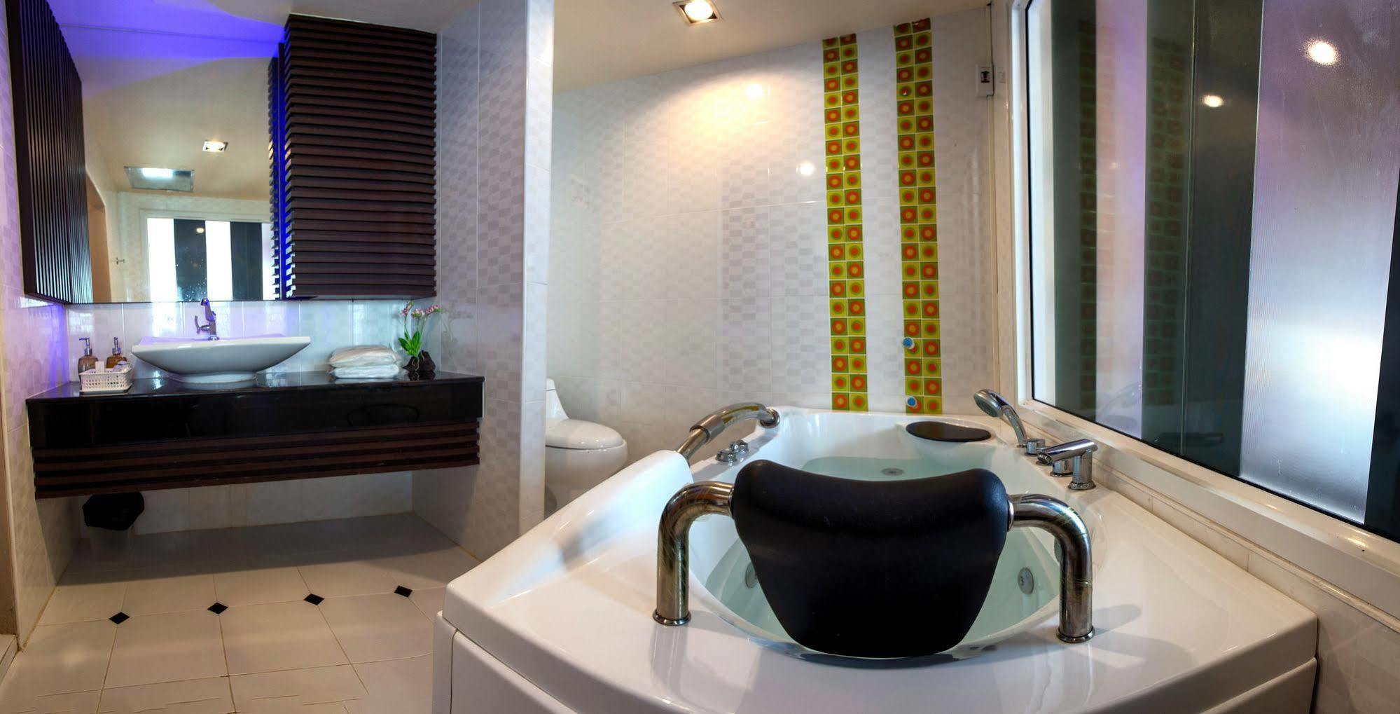 The Ring Hotel Hat Yai Zewnętrze zdjęcie